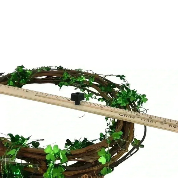 ST. PATRICK’S DAY FOUR LEAF CLOVER GRAPE VINE HOLIDAY WREATH DECORATION - Picture 2 of 6